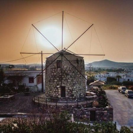 The Windmill Apartment Adamantas  Bagian luar foto